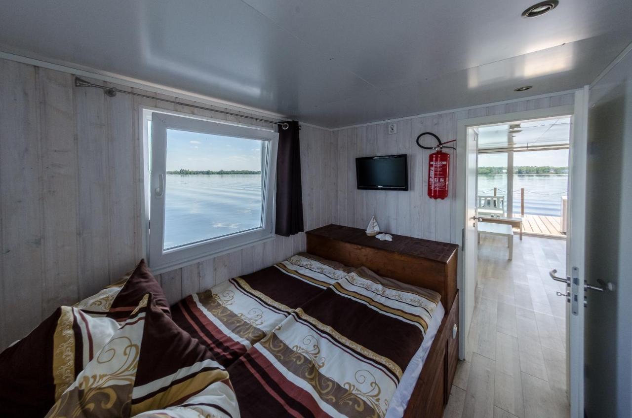 Feststehendes Hausboot Hotel Kolonie Zern ภายนอก รูปภาพ