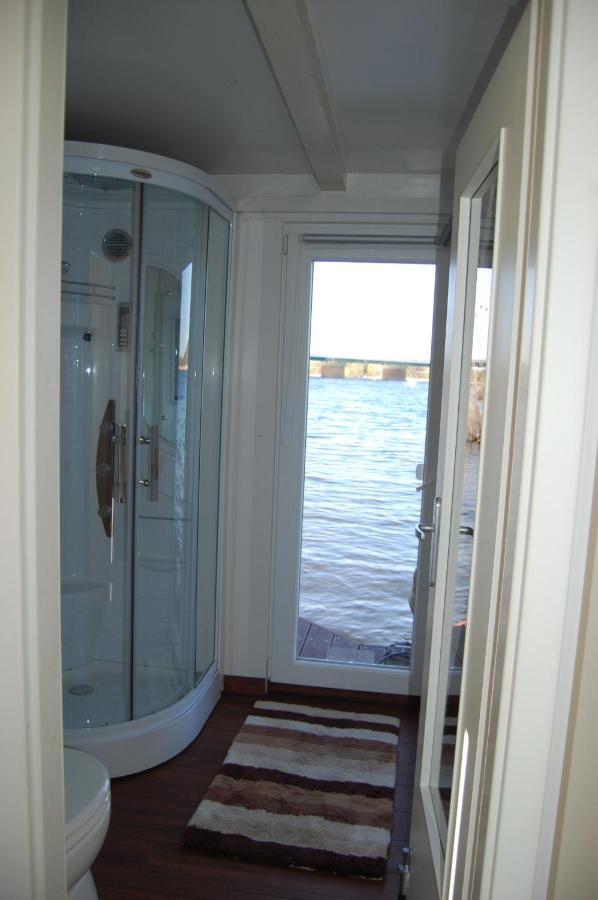 Feststehendes Hausboot Hotel Kolonie Zern ภายนอก รูปภาพ