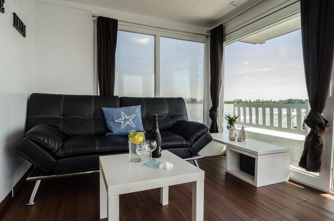 Feststehendes Hausboot Hotel Kolonie Zern ภายนอก รูปภาพ
